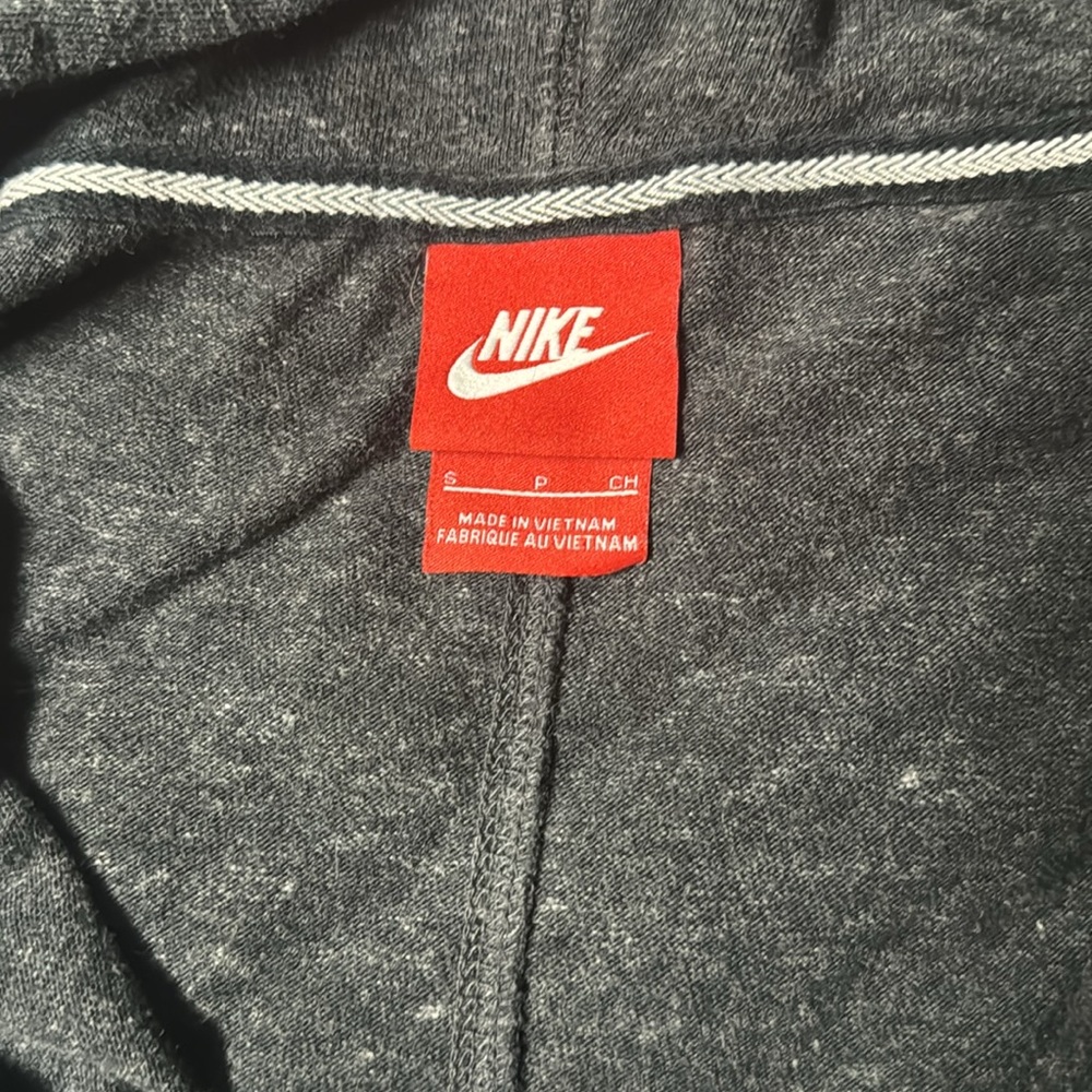 Women’s Nike size small zip up sweat shirt. - Picture 2 of 3